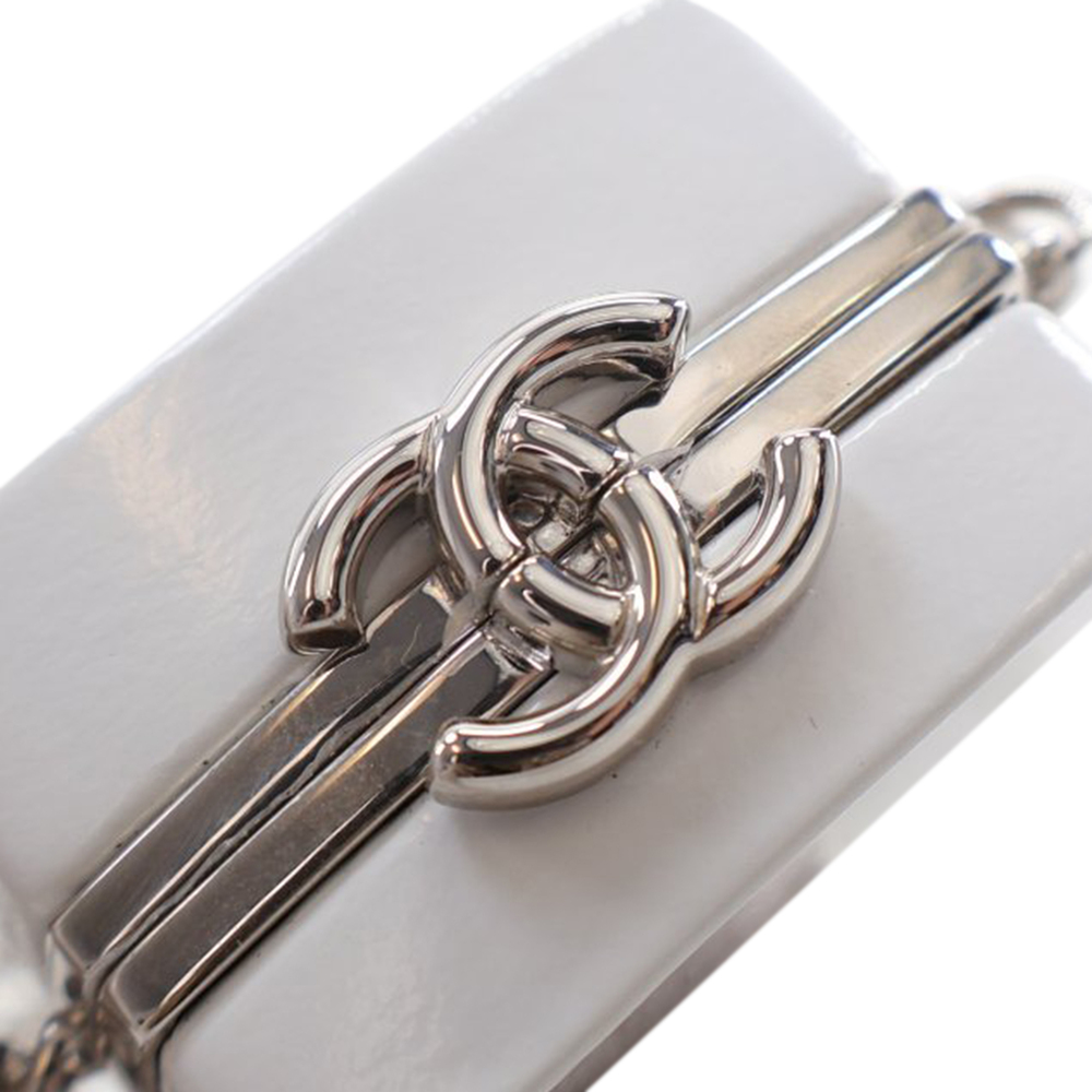 Pre-Loved Chanel Patent Goatskin Make-Up Box Clutch With Chain - Picture 10 of 12